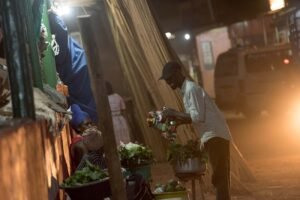 A-hawker-sell-tin-lamps-in-kampala-uganda-1