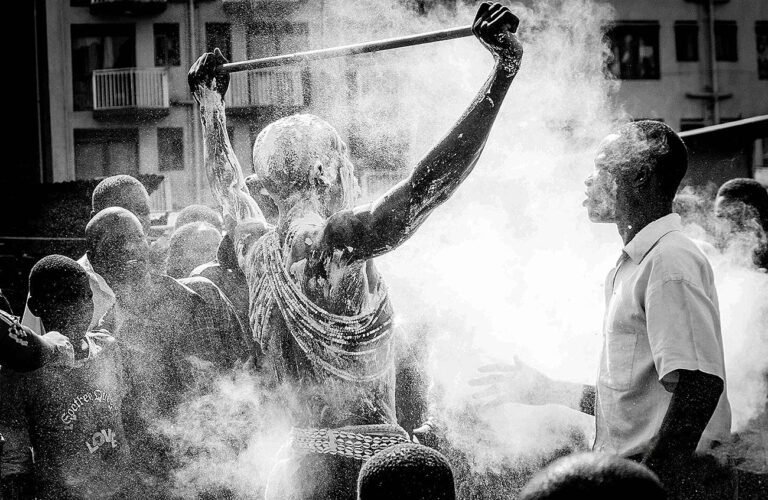 A-mugisu-man-bravely-stands-for-circumcision-in-MbaleUganda